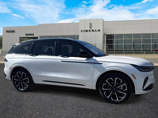 2025 Lincoln Nautilus Reserve