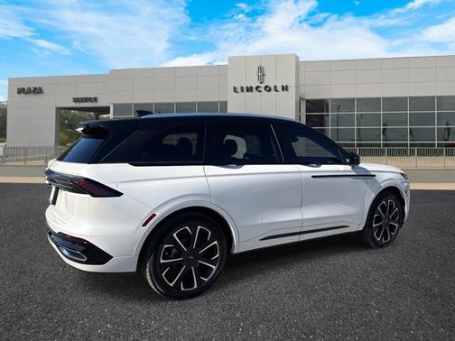 2025 Lincoln Nautilus Reserve