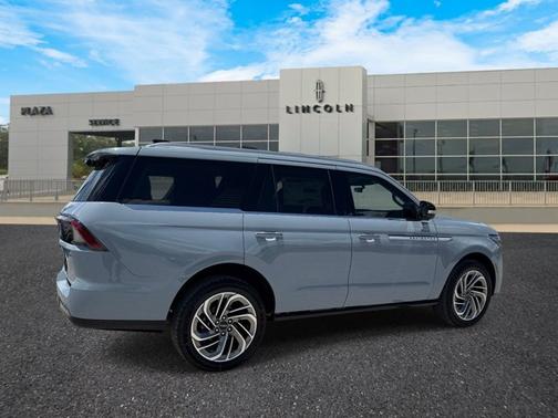 Mist 2026 Lincoln Navigator Reserve