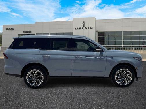 Mist 2026 Lincoln Navigator Reserve