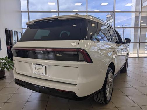 2025 Lincoln Navigator Reserve