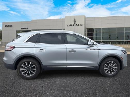 2022 Lincoln Nautilus Standard