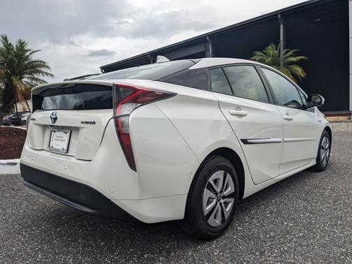 2017 Toyota Prius Four Touring