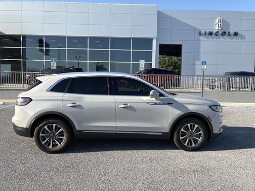 2022 Lincoln Nautilus Standard