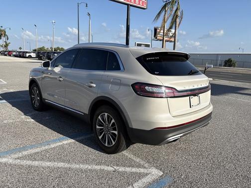 2022 Lincoln Nautilus Standard