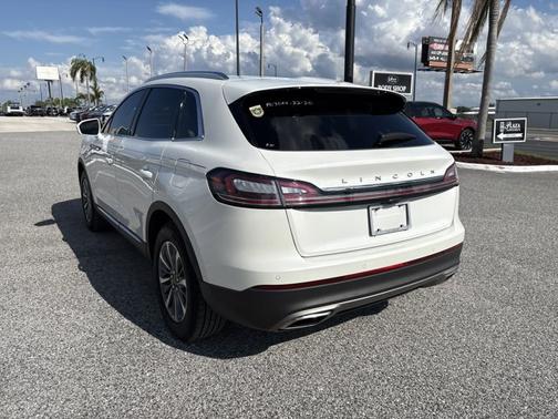 2022 Lincoln Nautilus Standard