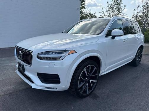 2021 Volvo XC90 T6 Momentum