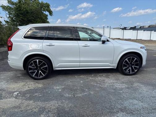 2021 Volvo XC90 T6 Momentum