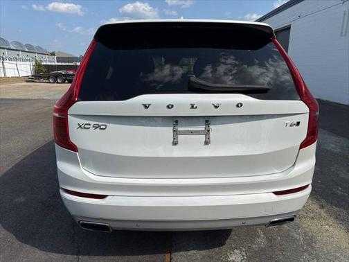 2021 Volvo XC90 T6 Momentum