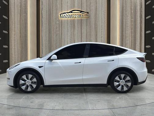 Pearl White Multi-Co 2023 Tesla Model Y Long Range Dual Motor All-Wheel Drive