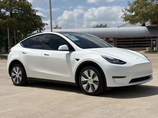 Pearl White Multi-Co 2023 Tesla Model Y Long Range Dual Motor All-Wheel Drive