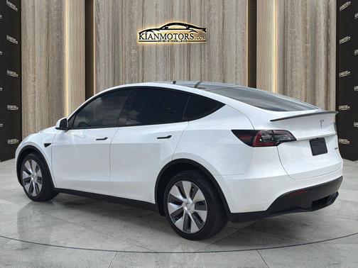 Pearl White Multi-Co 2023 Tesla Model Y Long Range Dual Motor All-Wheel Drive