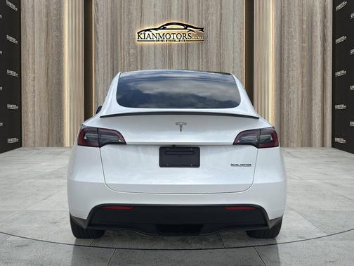 Pearl White Multi-Co 2023 Tesla Model Y Long Range Dual Motor All-Wheel Drive