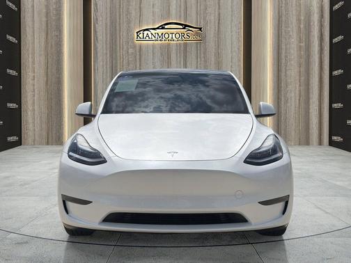Pearl White Multi-Co 2023 Tesla Model Y Long Range Dual Motor All-Wheel Drive