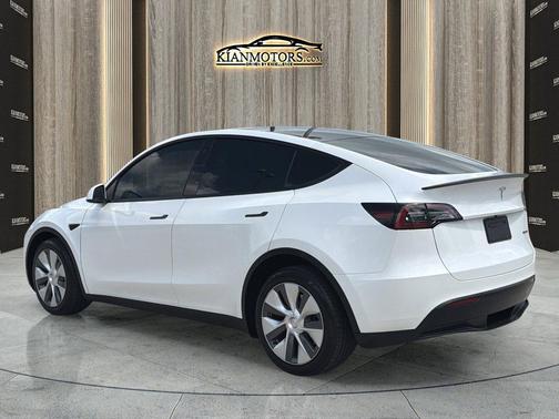 Pearl White Multi-Co 2023 Tesla Model Y Long Range Dual Motor All-Wheel Drive