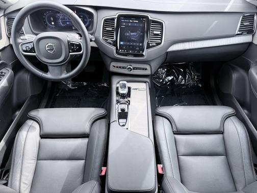 Vapour Grey Metallic 2025 Volvo XC90 Plug-In Hybrid T8 Ultra 7-Seater