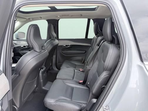 Vapour Grey Metallic 2025 Volvo XC90 Plug-In Hybrid T8 Ultra 7-Seater