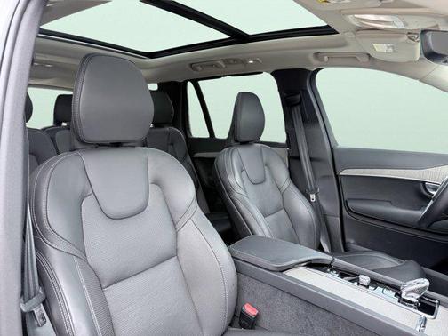 2025 Volvo XC90 Plug-In Hybrid T8 Ultra 7-Seater