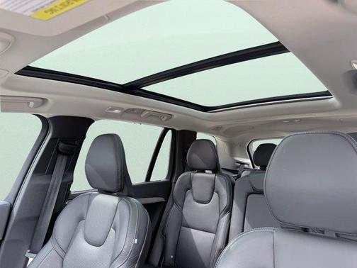 Vapour Grey Metallic 2025 Volvo XC90 Plug-In Hybrid T8 Ultra 7-Seater