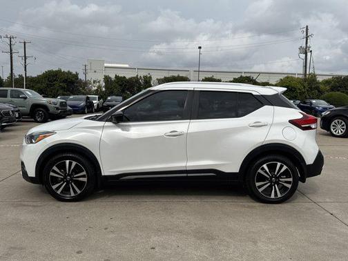 2020 Nissan Kicks SR