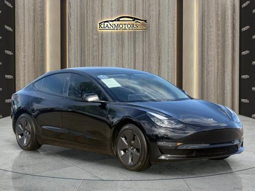 2022 Tesla Model 3 Standard Range