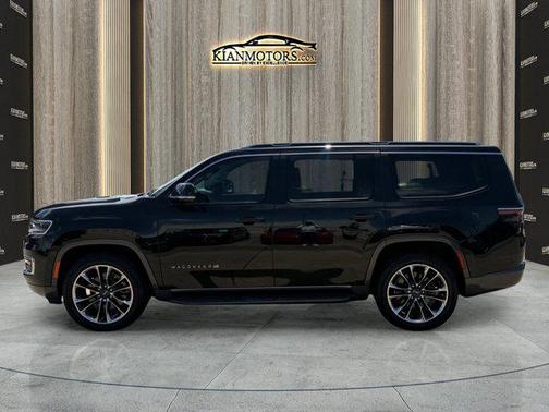 Diamond Black Crystal Pearlcoat 2022 Jeep Wagoneer Series II 4x2