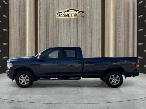2023 RAM 3500 Big Horn Crew Cab 4x4 8' Box