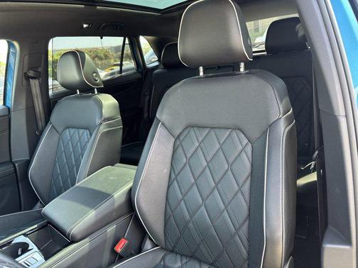2024 Volkswagen Atlas Cross Sport 2.0T SEL Premium