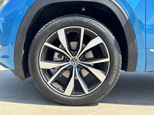 2024 Volkswagen Atlas Cross Sport 2.0T SEL Premium