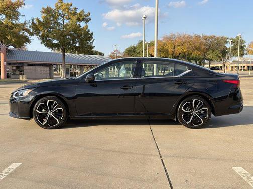 2023 Nissan Altima SR FWD