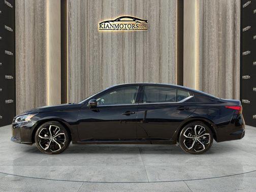 2023 Nissan Altima SR FWD
