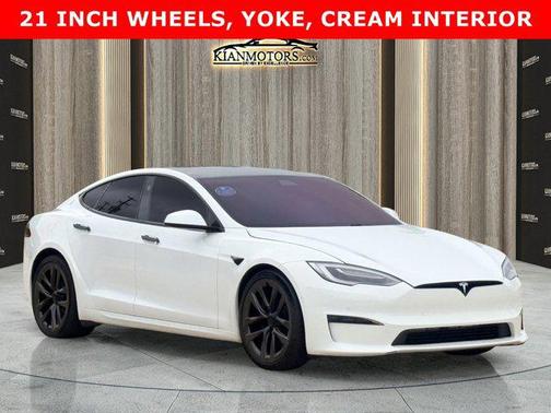 Pearl White Multi-Co 2022 Tesla Model S Plaid