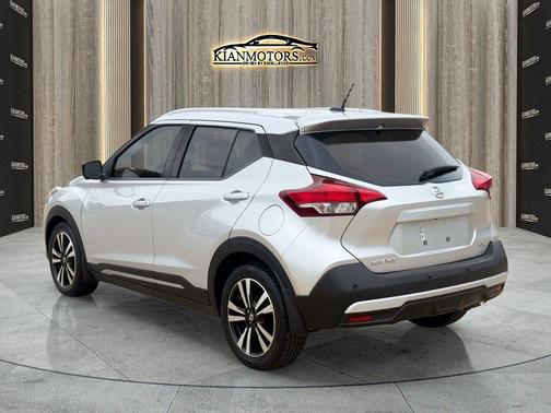 Brilliant Silver Metallic 2020 Nissan Kicks SR