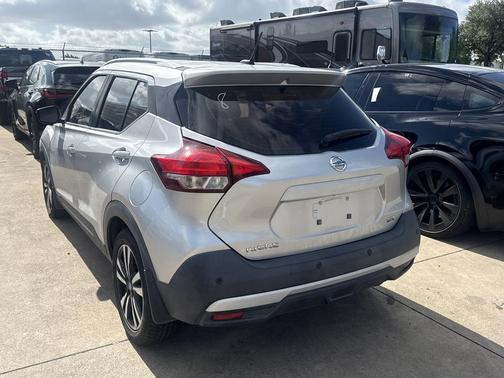 Brilliant Silver Metallic 2020 Nissan Kicks SR