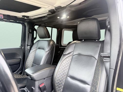 Black Clearcoat 2021 Jeep Wrangler Unlimited Sahara
