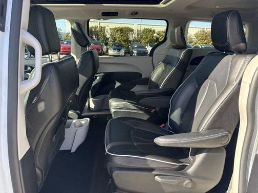 2022 Chrysler Pacifica Hybrid Limited