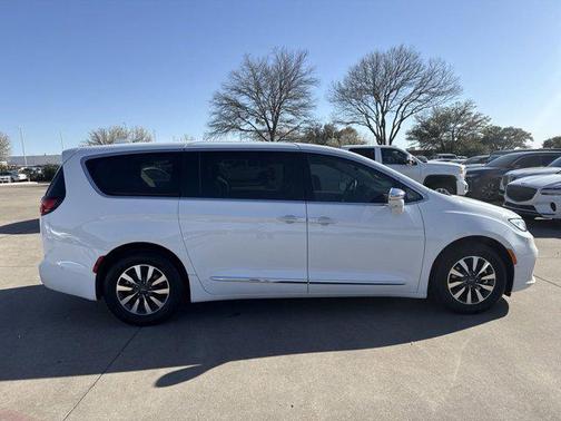 2022 Chrysler Pacifica Hybrid Limited
