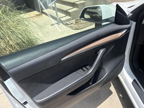 Pearl White Multi-Co 2023 Tesla Model 3 Standard Range
