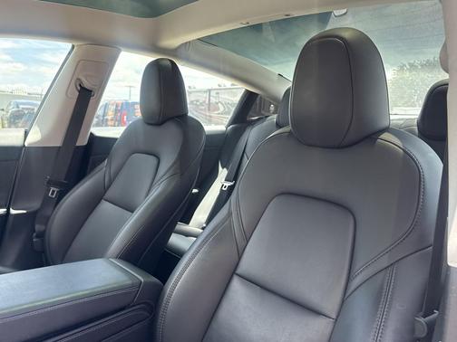 Pearl White Multi-Co 2023 Tesla Model 3 Standard Range