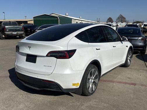 2022 Tesla Model Y Long Range Dual Motor All-Wheel Drive