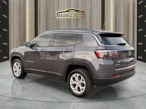 Baltic Gray Metallic Clearcoat 2024 Jeep Compass Latitude
