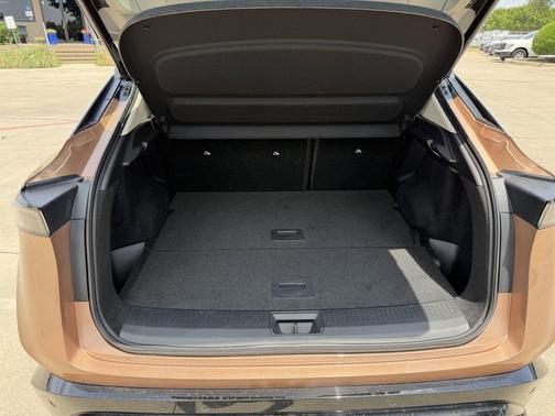 Sunrise Copper Pearl/Black Diamond Pearl 2023 Nissan ARIYA PREMIERE
