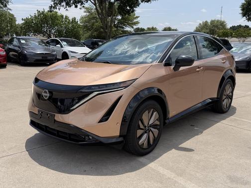Sunrise Copper Pearl/Black Diamond Pearl 2023 Nissan ARIYA PREMIERE
