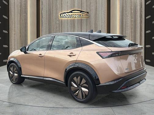 Sunrise Copper Pearl/Black Diamond Pearl 2023 Nissan ARIYA PREMIERE