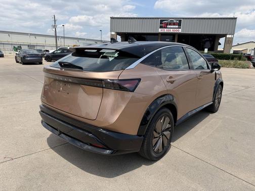 Sunrise Copper Pearl/Black Diamond Pearl 2023 Nissan ARIYA PREMIERE