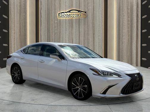 2022 Lexus ES 250 Base