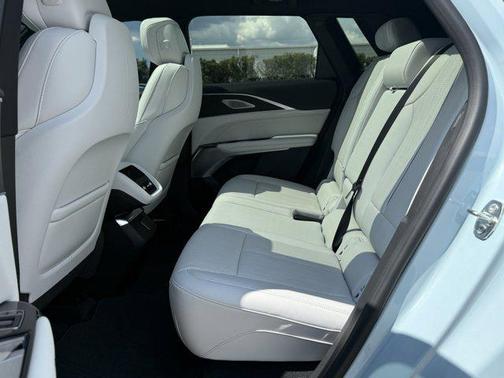 2024 Cadillac LYRIQ Luxury w/1SD