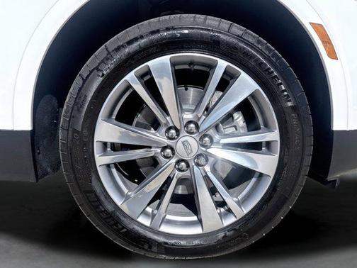 Crystal White Tricoa 2025 Cadillac XT5 Premium Luxury