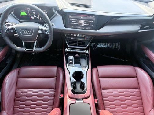 2024 Audi e-tron GT Premium Plus quattro