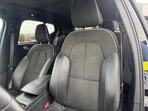 2021 Volvo XC40 Recharge Pure Electric P8